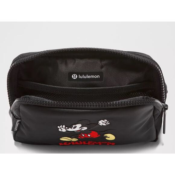 Disney x lululemon Everywhere Belt Bag Long Strap 1L Mickey in Motion NEW w Tags - Picture 2 of 4